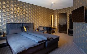 Bed And Breakfast 33